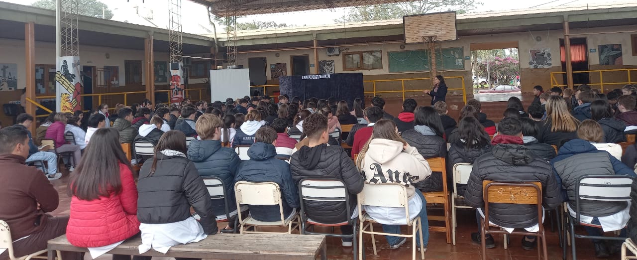 Visita a instituciones educativas de 25 de Mayo
