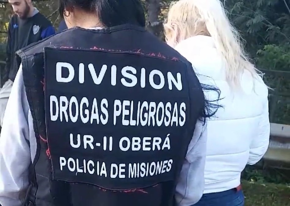 Una mujer fue demorada con 22 dosis de cocaína y el juzgado federal ordenó que la liberen