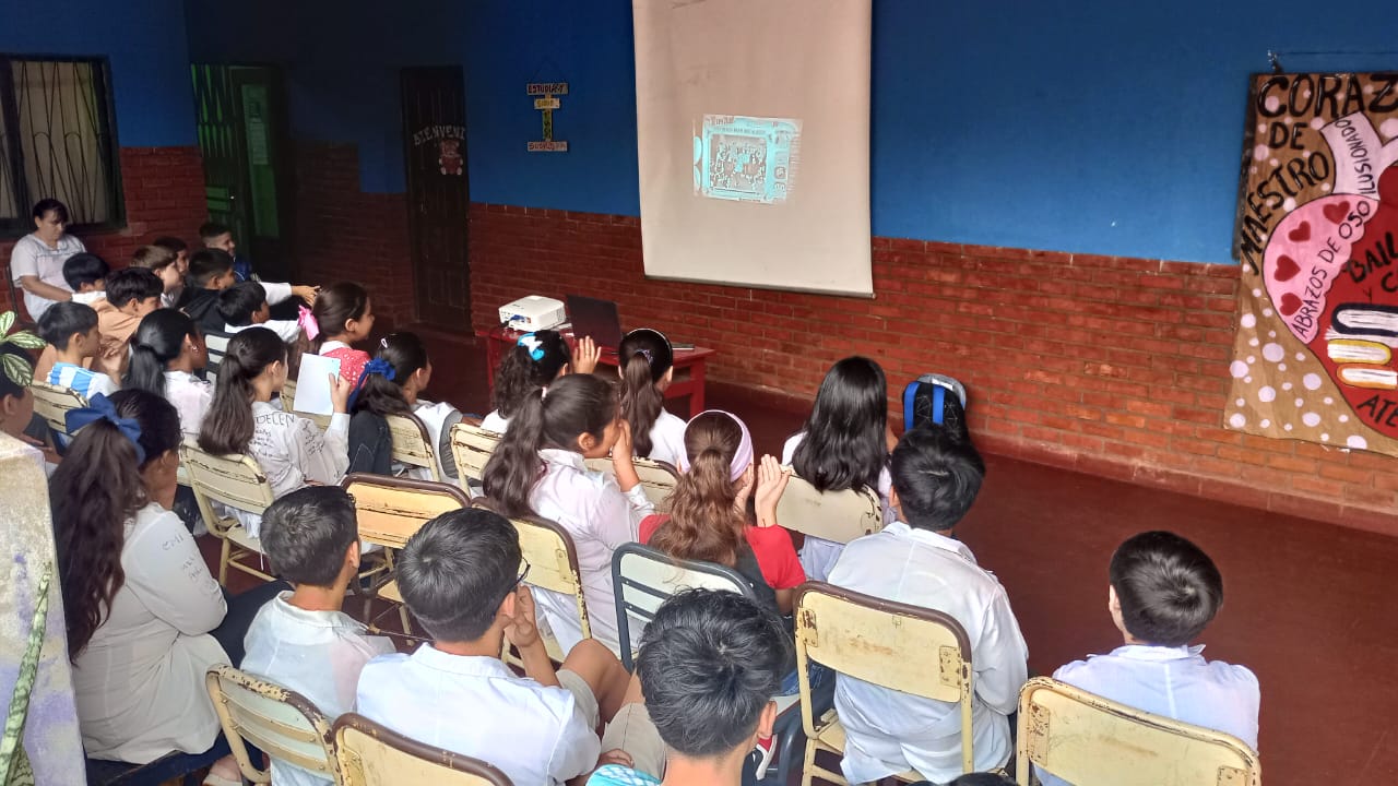 Charlas en escuelas de Santo Pipó