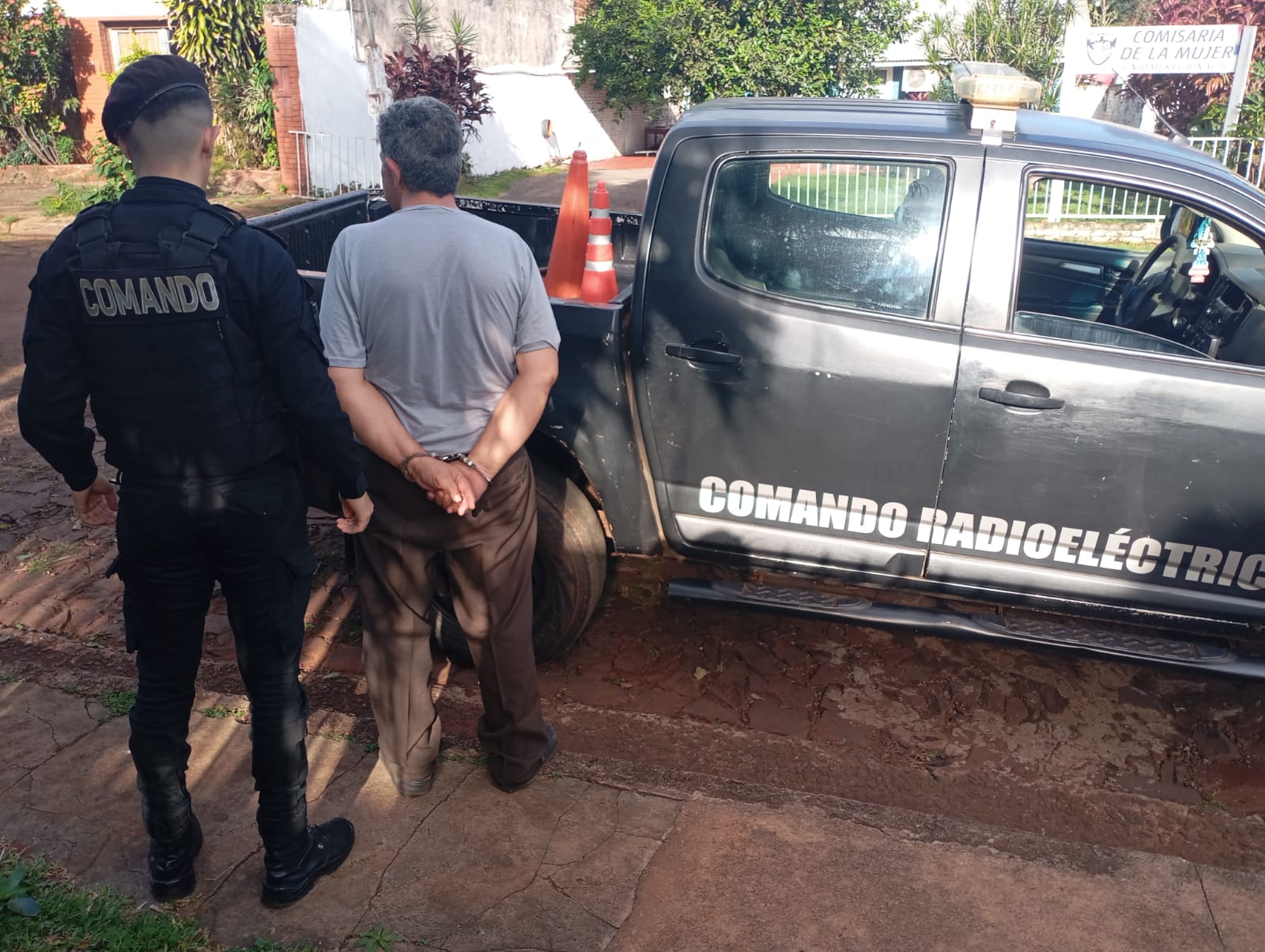 “No se acerquen porque soy karateka”: vecino del barrio Krause amenazó a policías y fue detenido