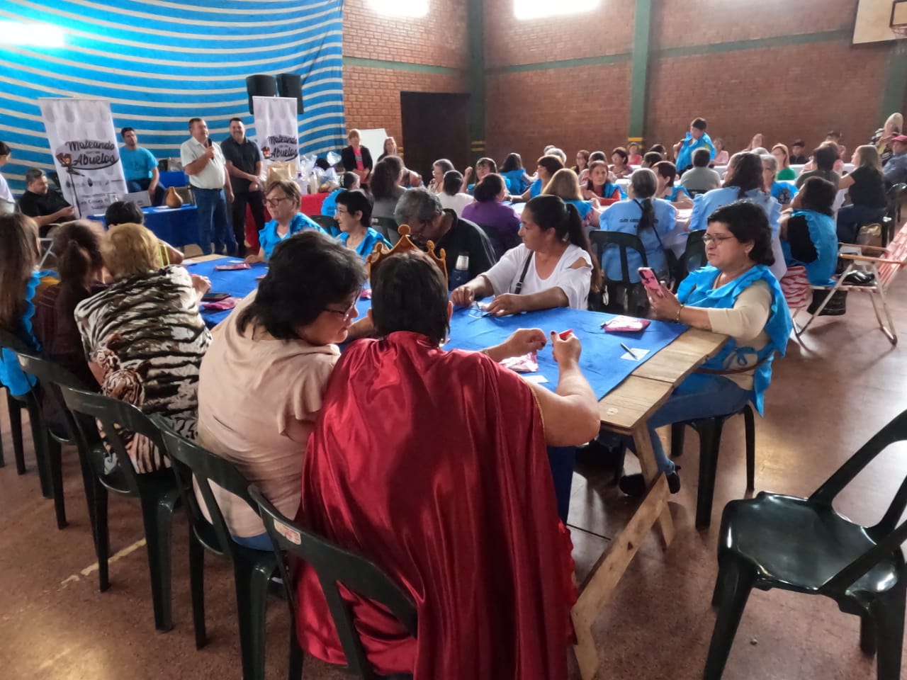 Azara vivió una tarde divertida con el Bingo del Mateando