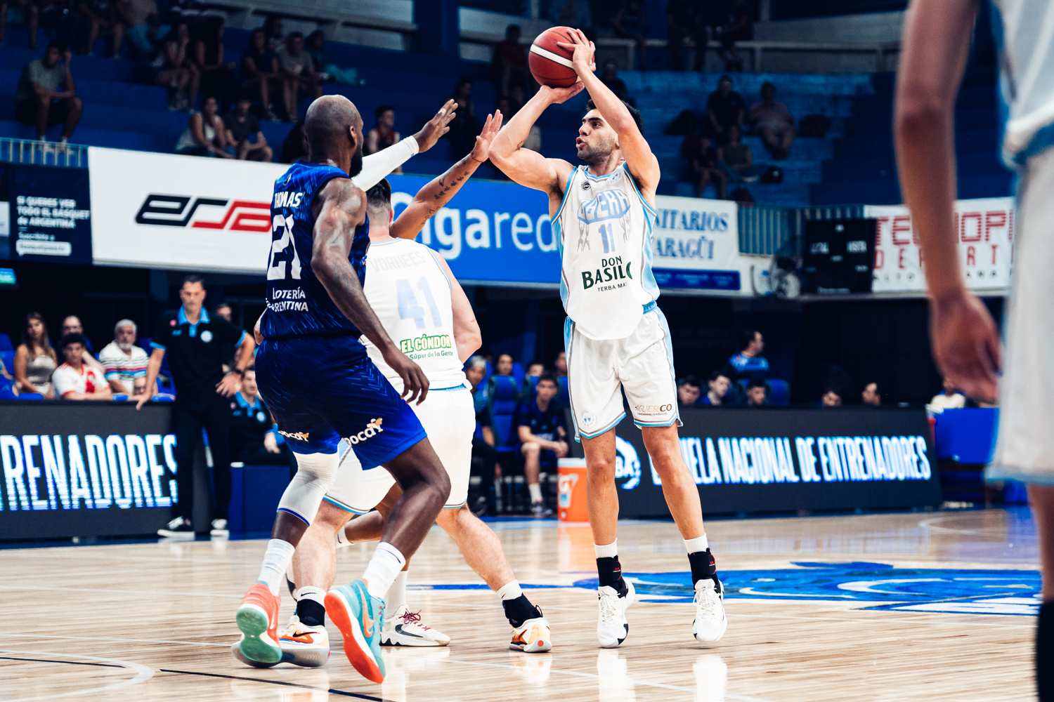 OTC derrotó a Regatas, sigue invicto y es puntero  