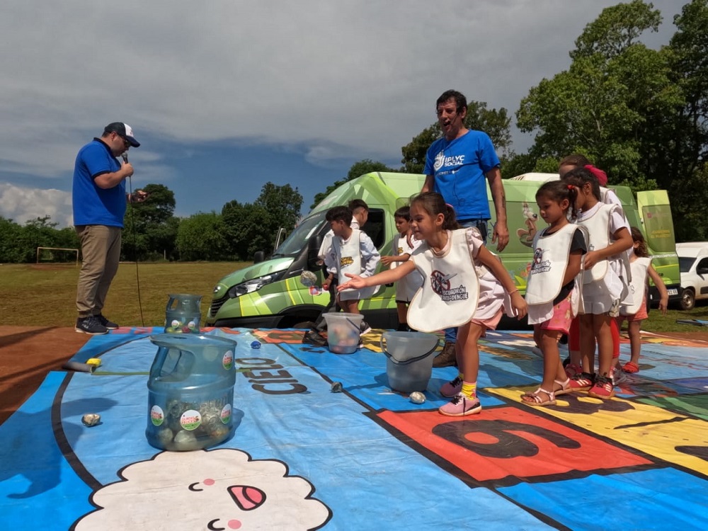 TeRRestRis llevó mensajes de cuidado del ambiente a la Escuela N° 800