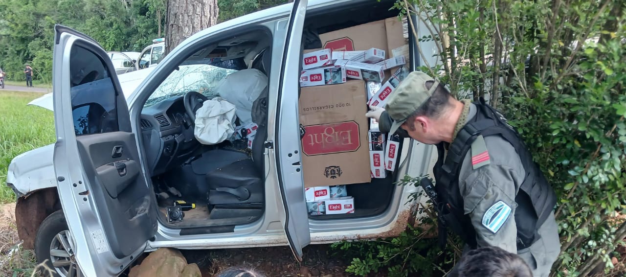 Detuvieron a un hombre que transportaba más de 19 mil paquetes de cigarrillos de contrabando en una camioneta robada