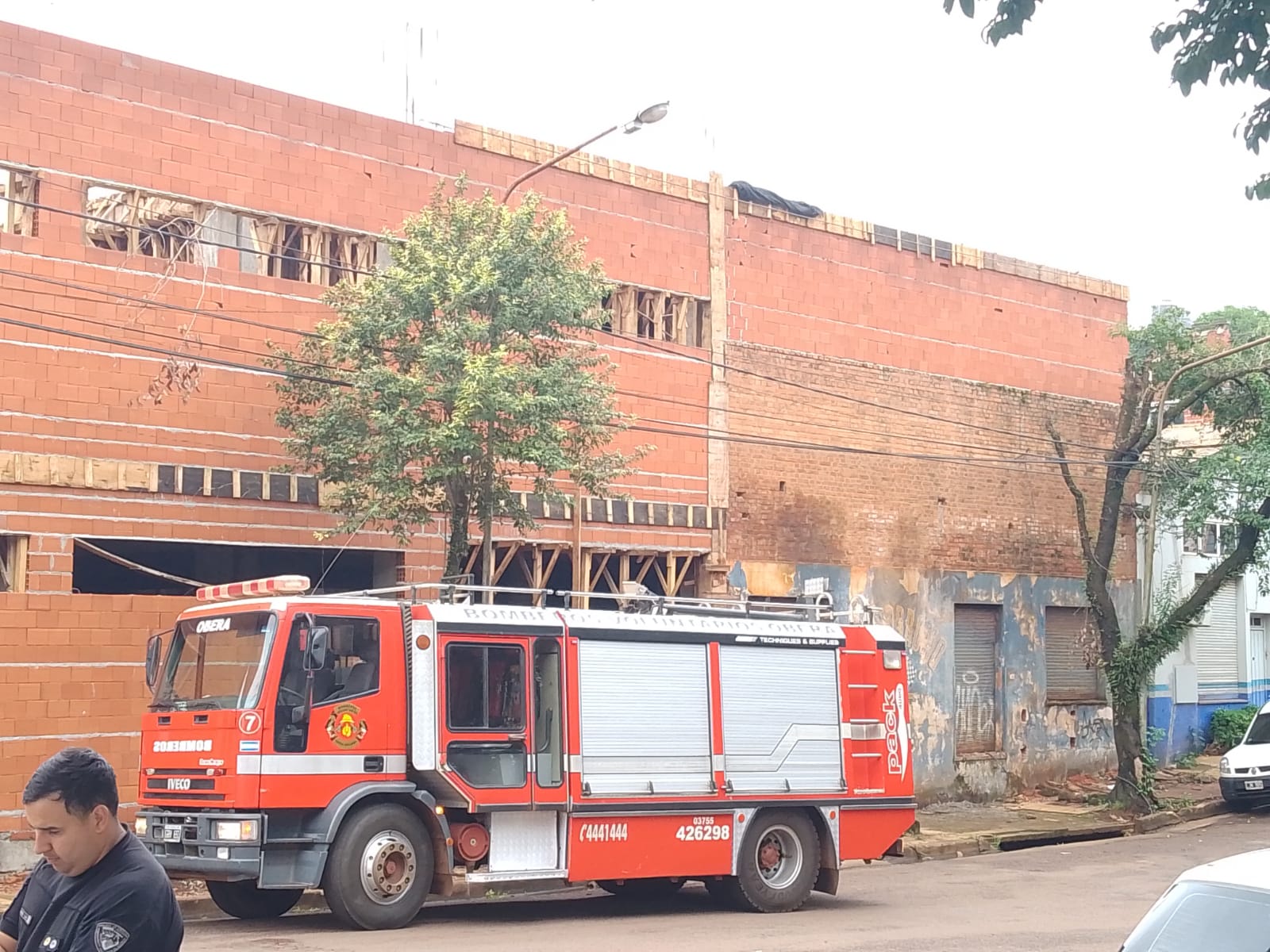 Tragedia en una obra en construcción de Oberá: un electrocutado y un herido grave