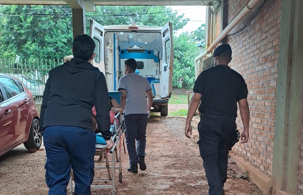 Personal policial asistió a una mujer que se descompensó