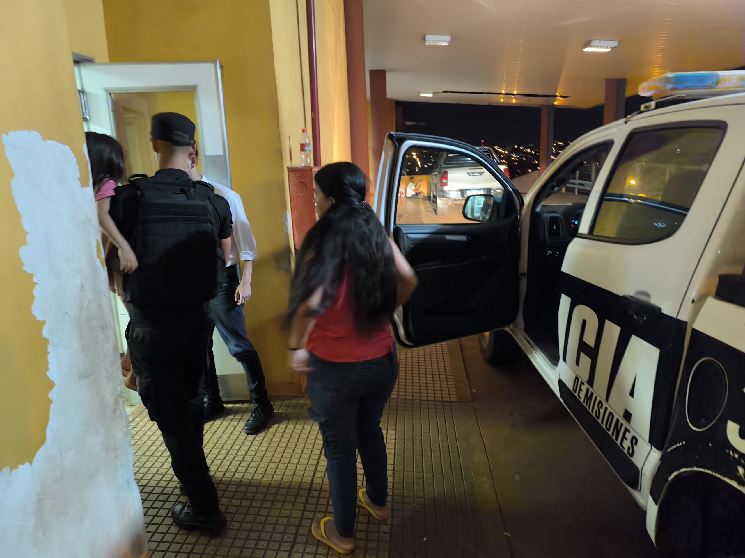 Villa Bonita: la Policía asistió a una nena que se cortó la garganta accidentalmente