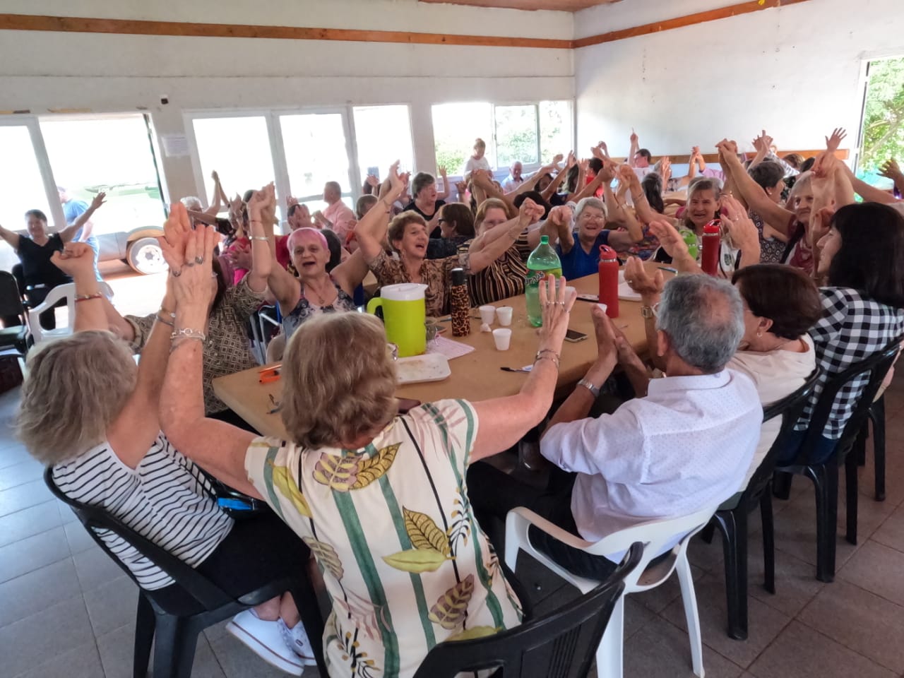 Divertida reunión de abuelos con el Bingo del Mateando