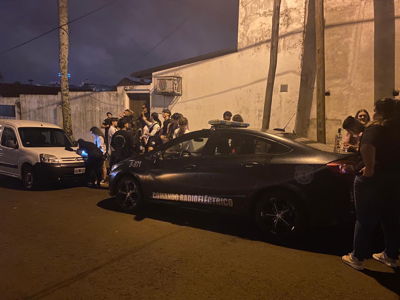 Clausuraron fiesta clandestina con 150 menores y alcohol en la casa de un ex candidato a intendente de Oberá