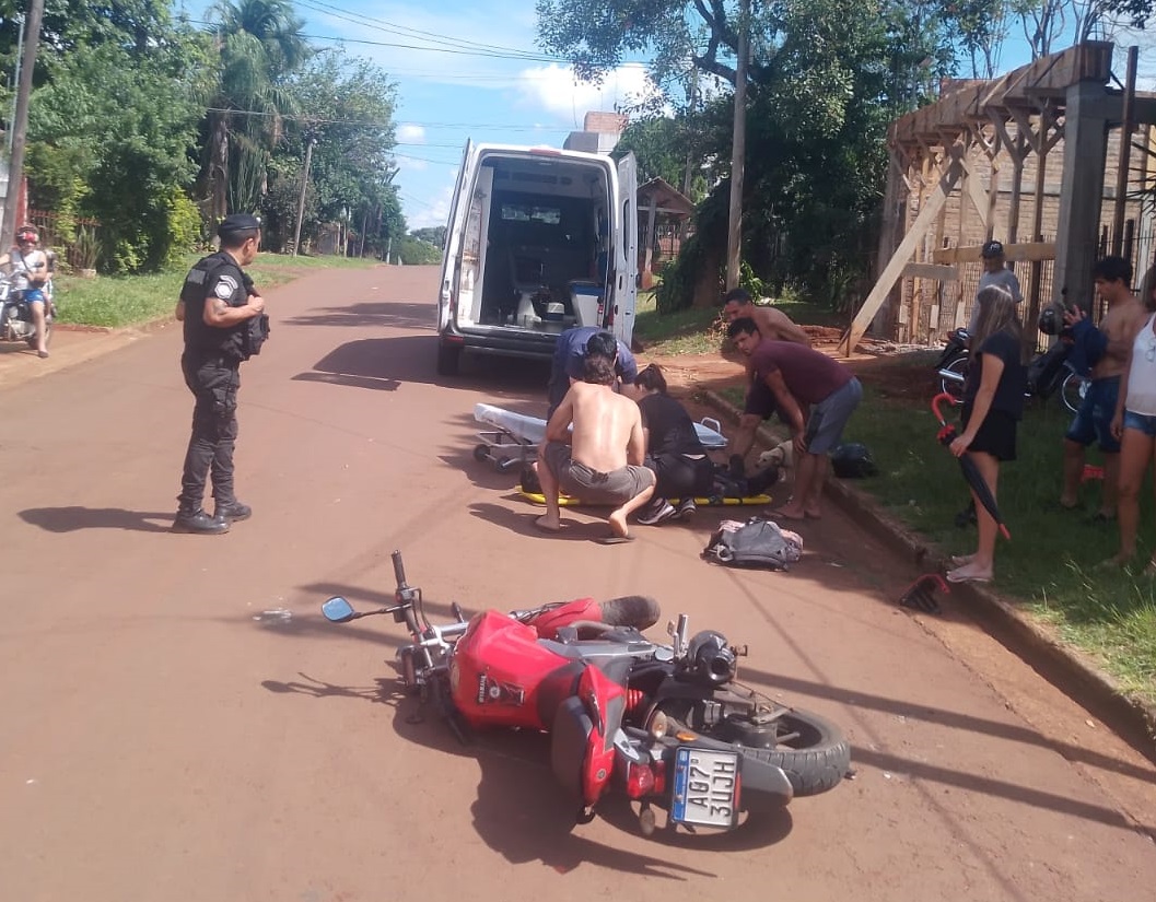 Motociclista quedó inconsciente tras despistar y tumbar