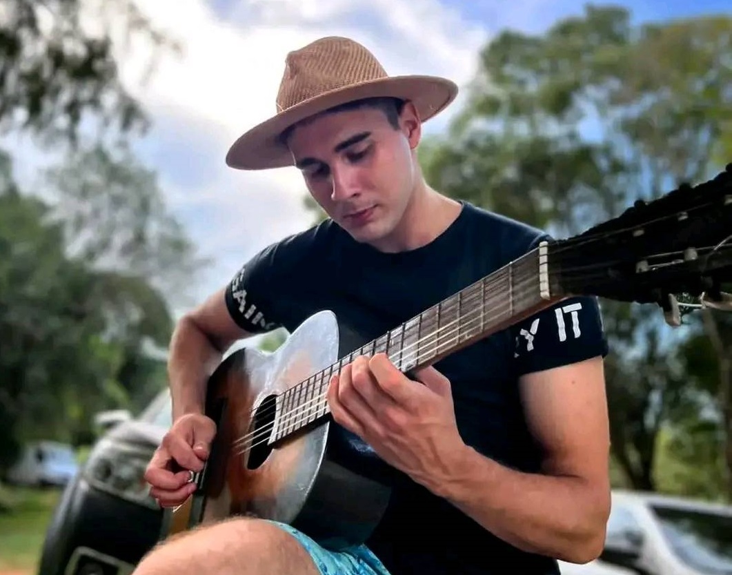 Joven obereño fallecido en Brasil: iba en bici y lo chocó un colectivo