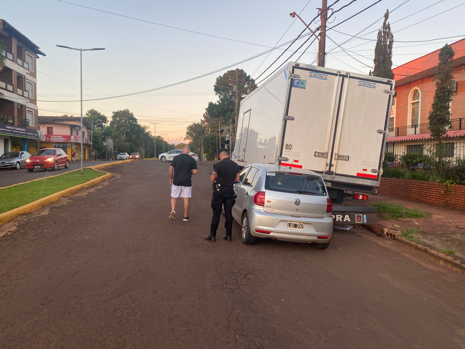 La Policía ubicó al penitenciario que chocó un camión estacionado y se escapó