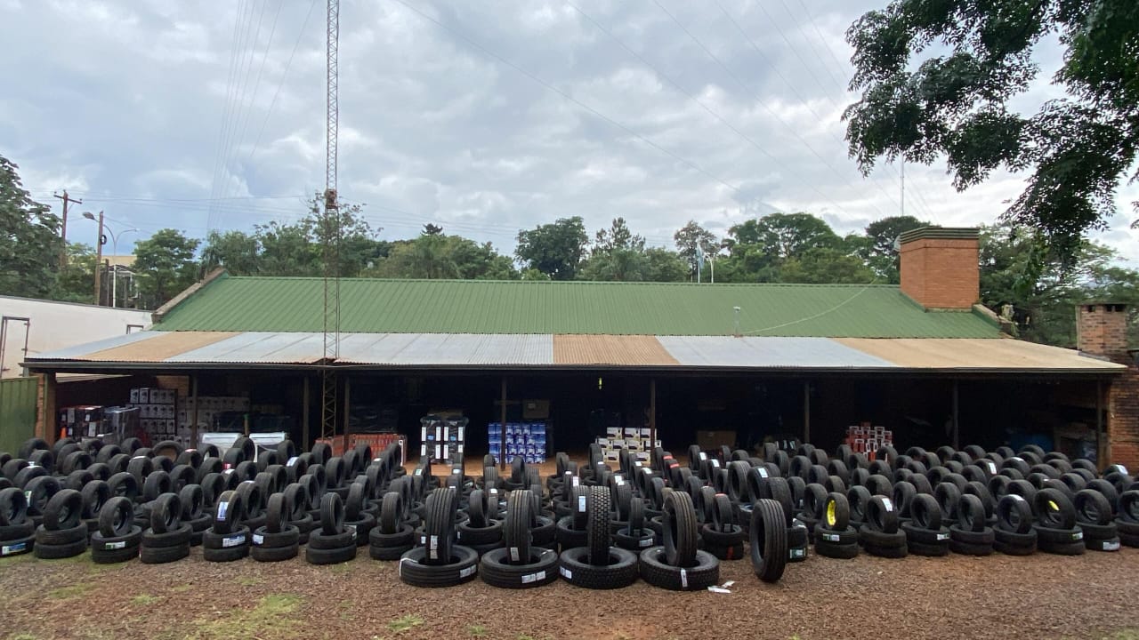 Secuestraron casi mil cubiertas de contrabando en Aristóbulo