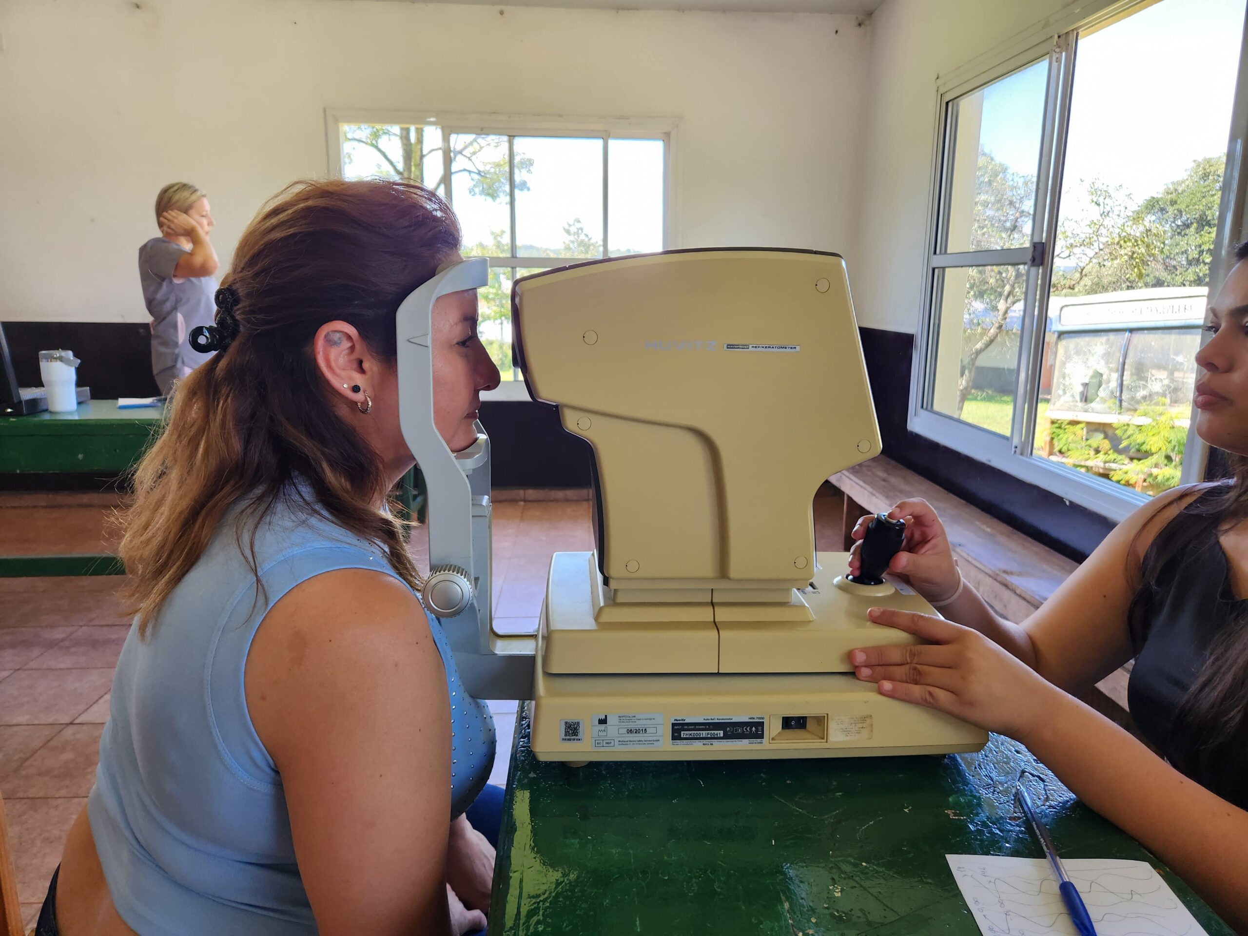 En Mártires, Mirar Mejor atendió a decenas de vecinos por controles de la visión