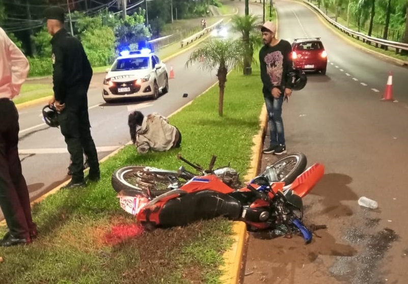 Manejaba borracho, desvió un control y chocó a una inspectora en la autovía