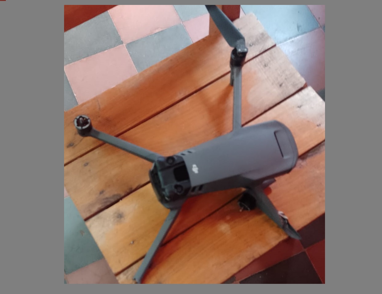 Cayó un dron en su patio y llamó a la Policía: ¿el dueño será espía o chambón?