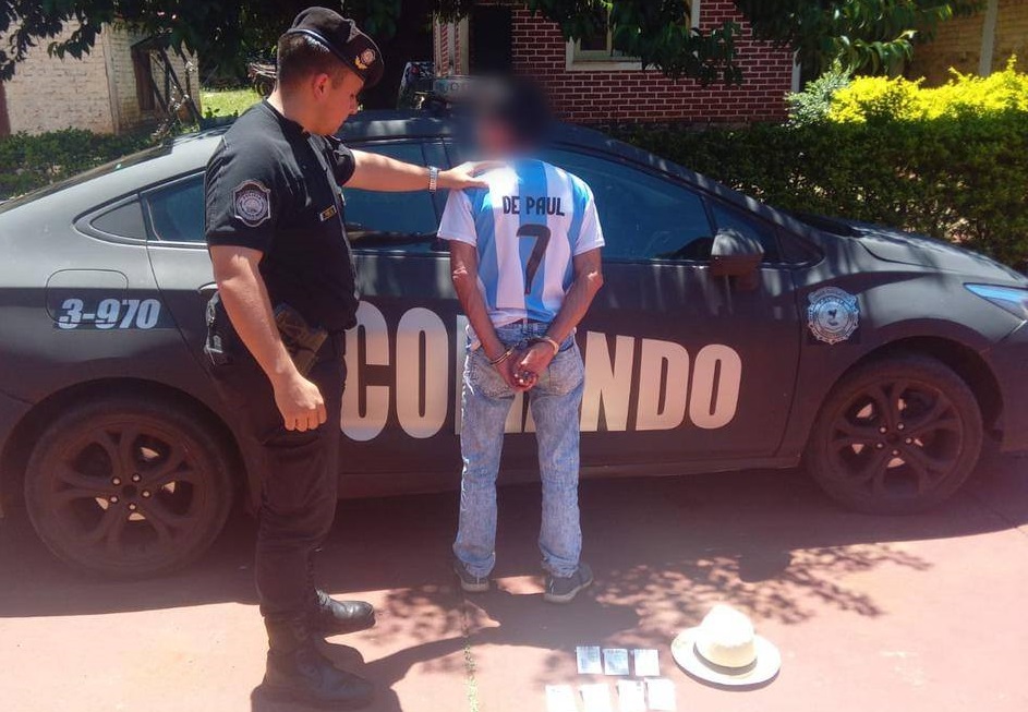 Ni para chorro: andaba caminando con un sombrero blanco robado y enseguida fue preso