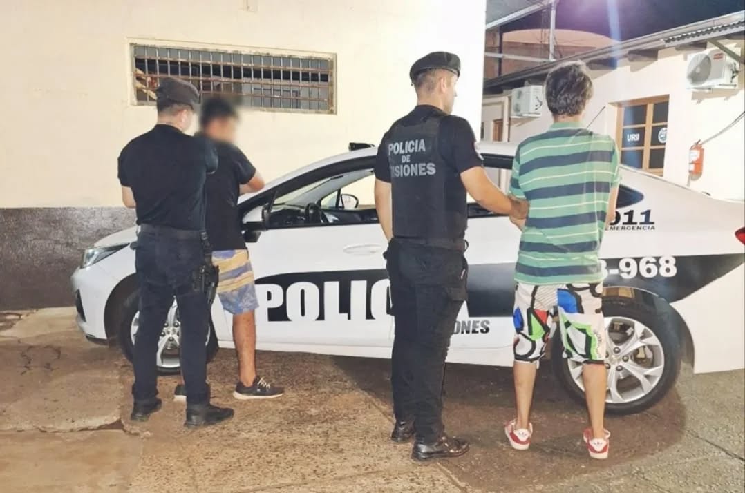 Detuvieron a dos hombres por insultar a personas en una plazoleta de Oberá: tuvieron menos suerte que Germán Alcaraz, el protegido
