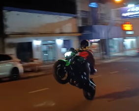 Corren picadas clandestinas en autos y motos y lo promocionan por Instagram