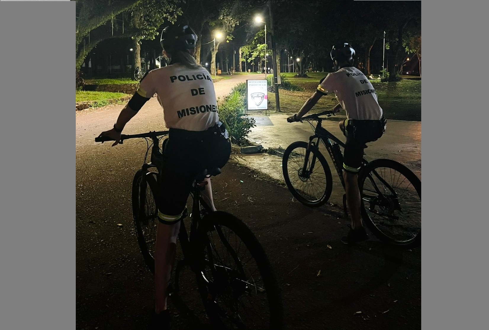 Policías recorren en bici espacios públicos para mejorar a seguridad en Oberá