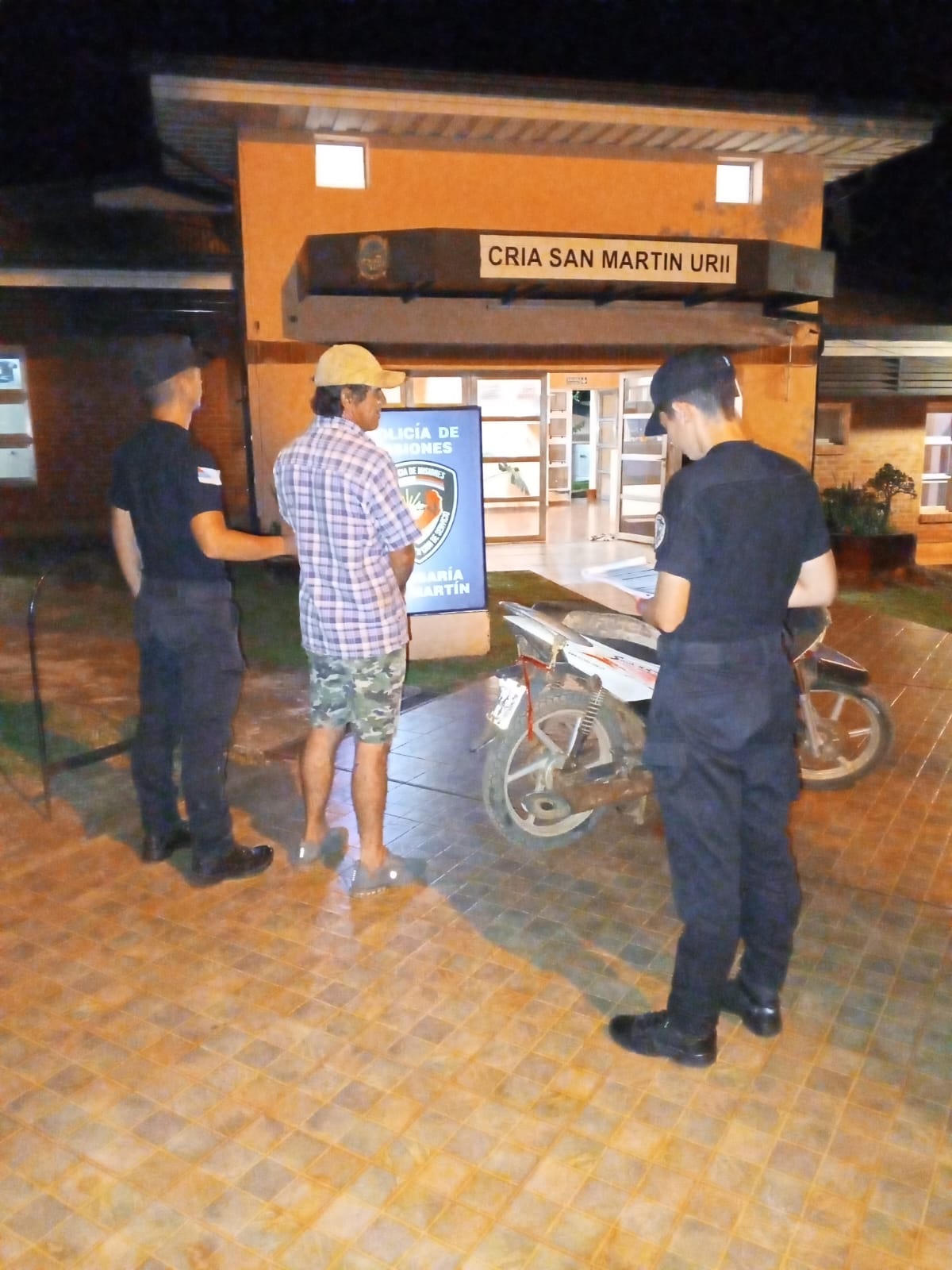 Irresponsable manejaba una moto borracho y llevaba a su hijo de 7 años