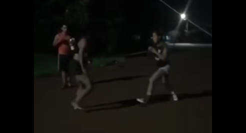 Identifican e inician causa a dos mujeres que se agarraron a las piñas en Campo Ramón