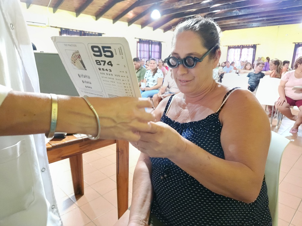 Mirar Mejor llegó a Alba Posse con atención de consultas y entrega de anteojos