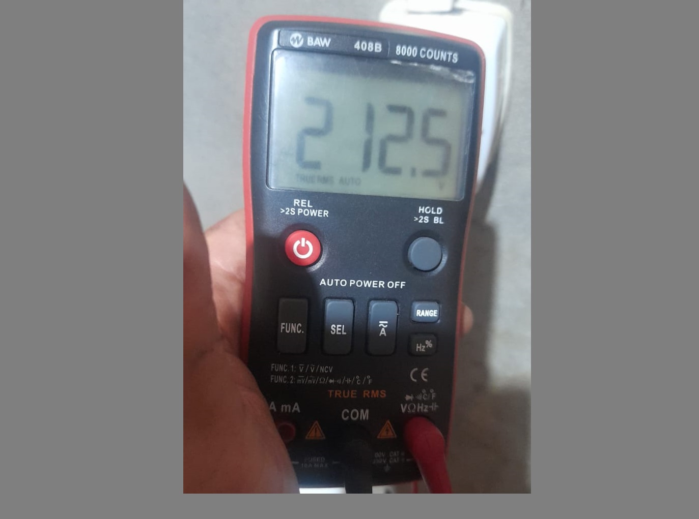 “Es una tristeza vivir así y la Celo no hace nada”: baja tensión y cortes de luz en San Martín