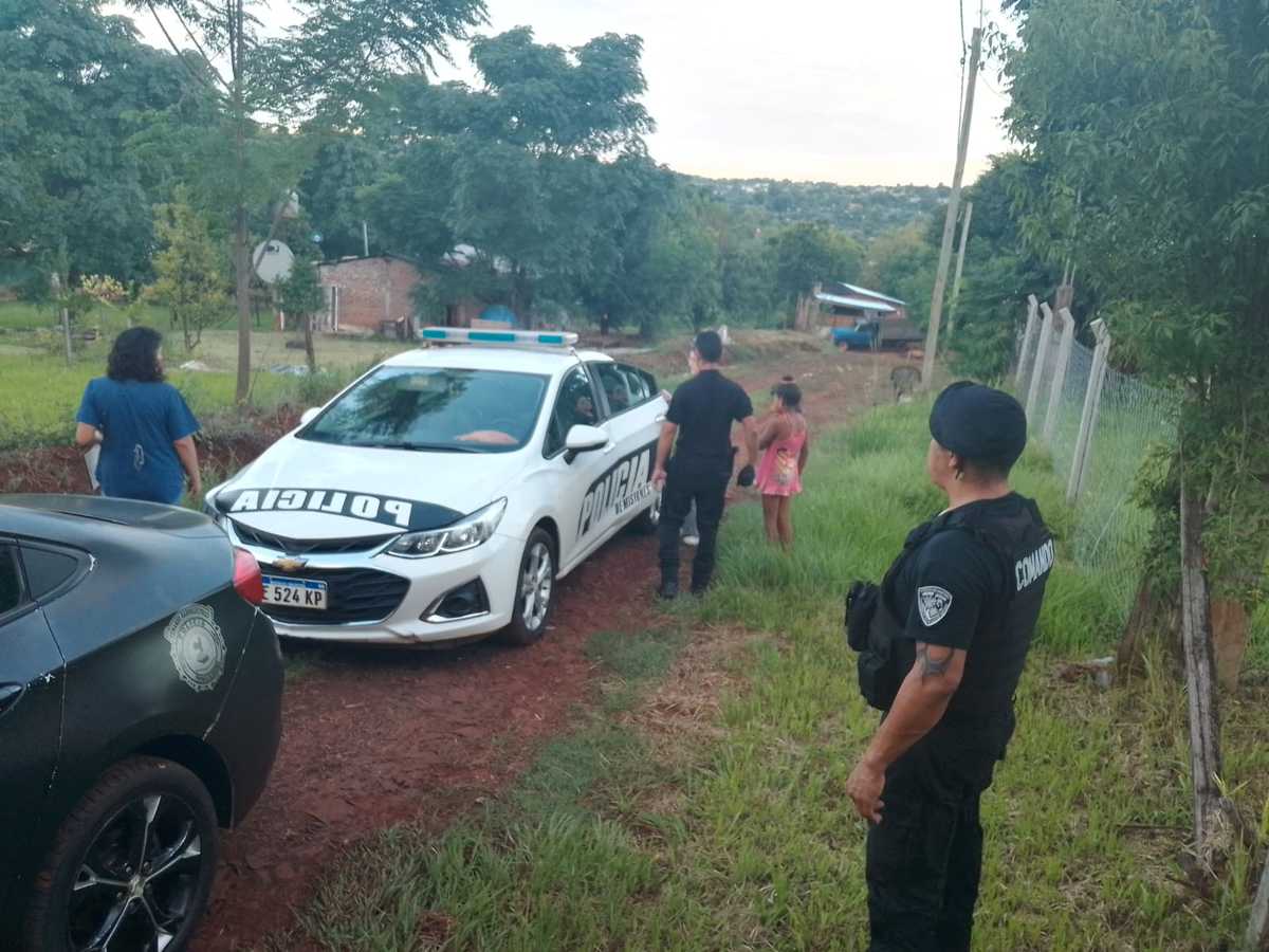 Buscan a una mujer que abandonó a sus dos hijos en el barrio San José: ni siquiera les dejó comida