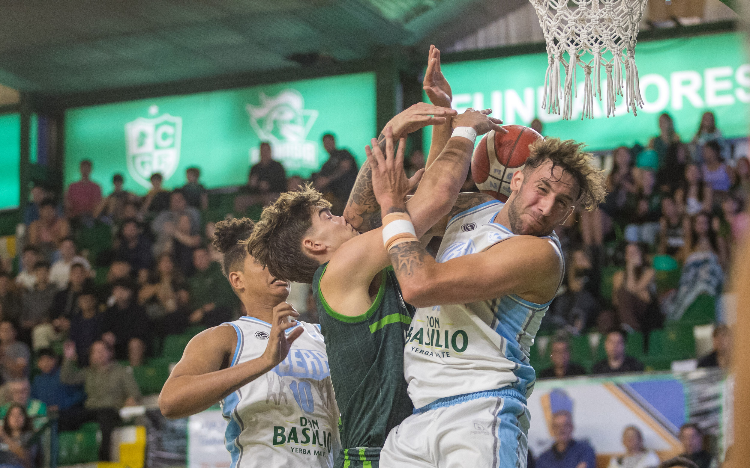 Celeste de menos a más, pero no alcanzó