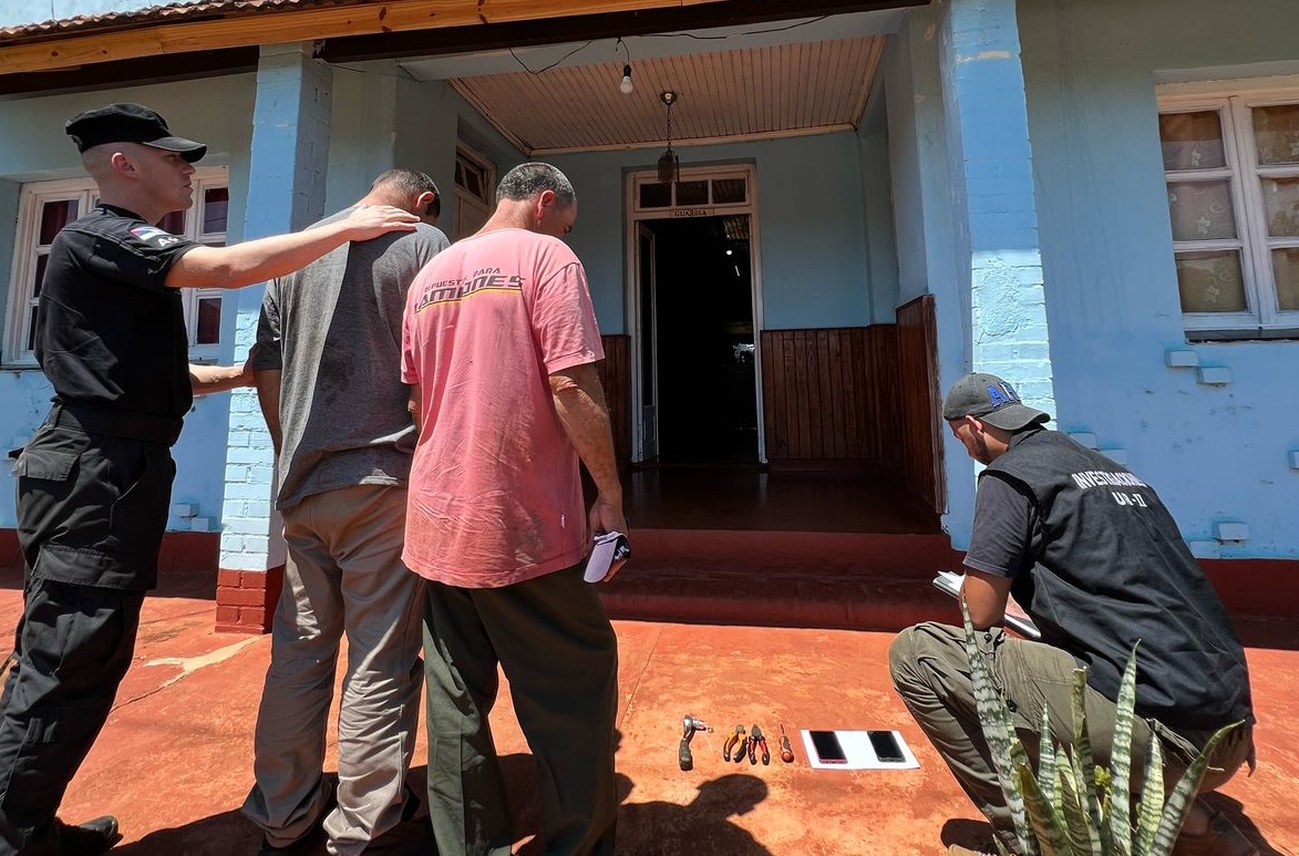 Dos empleados de arenera Simon fueron detenidos por robo en un depósito de la empresa