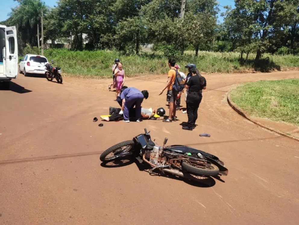 Chocaron dos motos: un conductor se encuentra grave y el otro escapó