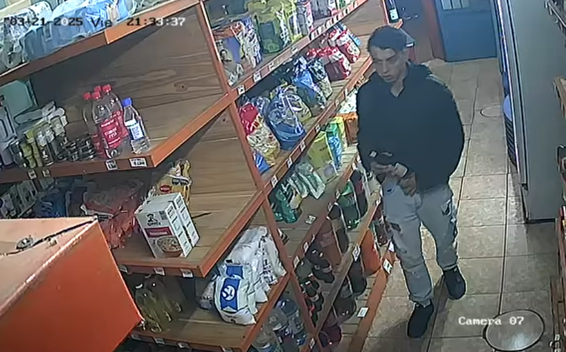 Robó un fernet de un negocio de Villa Kindgreen y quedó grabado