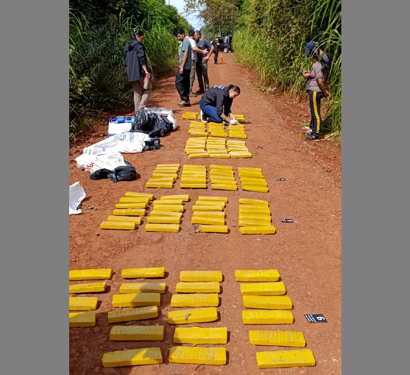 Narcos tiraron más de 70 kilos de droga en medio de una persecución en Oberá