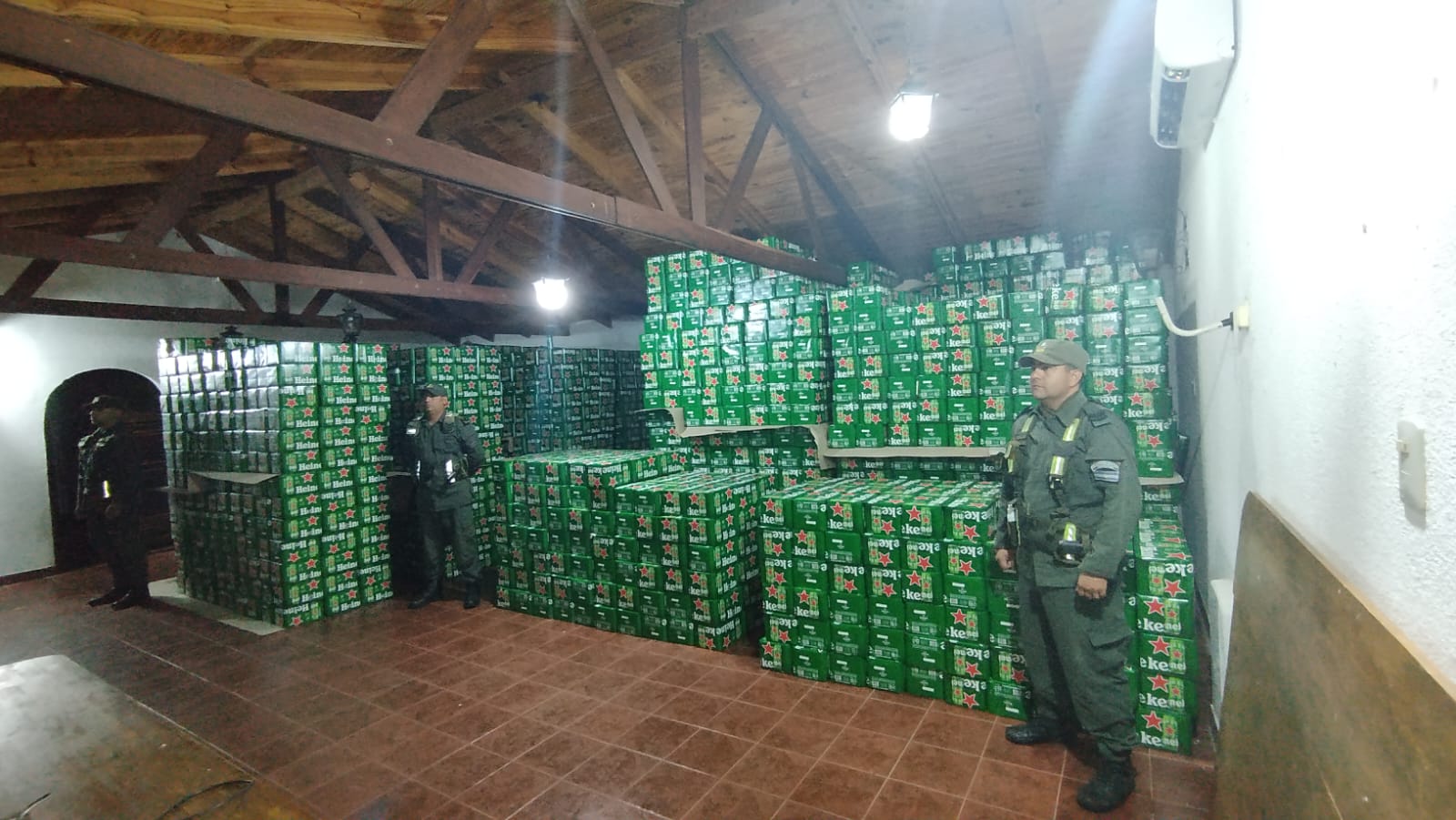 Gendarmería secuestró más de 65 mil latas de cerveza de contrabando