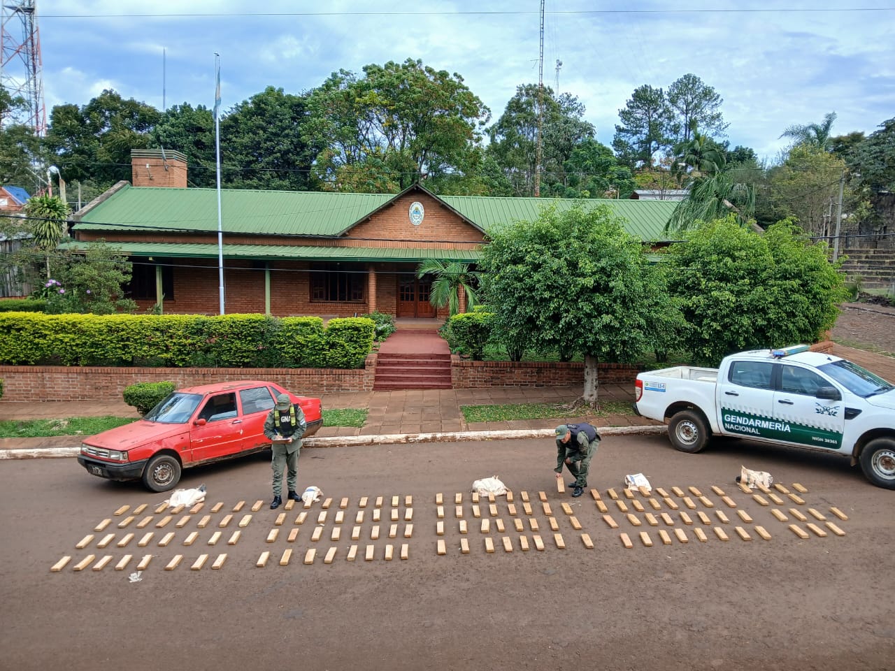 Gendarmería secuestró casi 150 kilos de marihuana en Aristóbulo del Valle