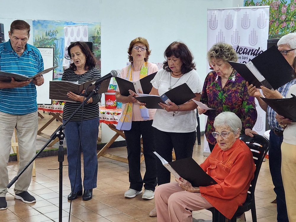 Tarde de bingo y mates entre abuelos