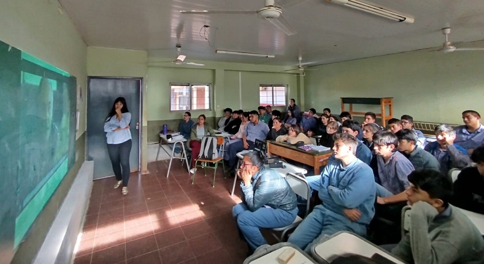 Juego Responsable trabajó con jóvenes para prevenir adicciones del juego y de pantallas