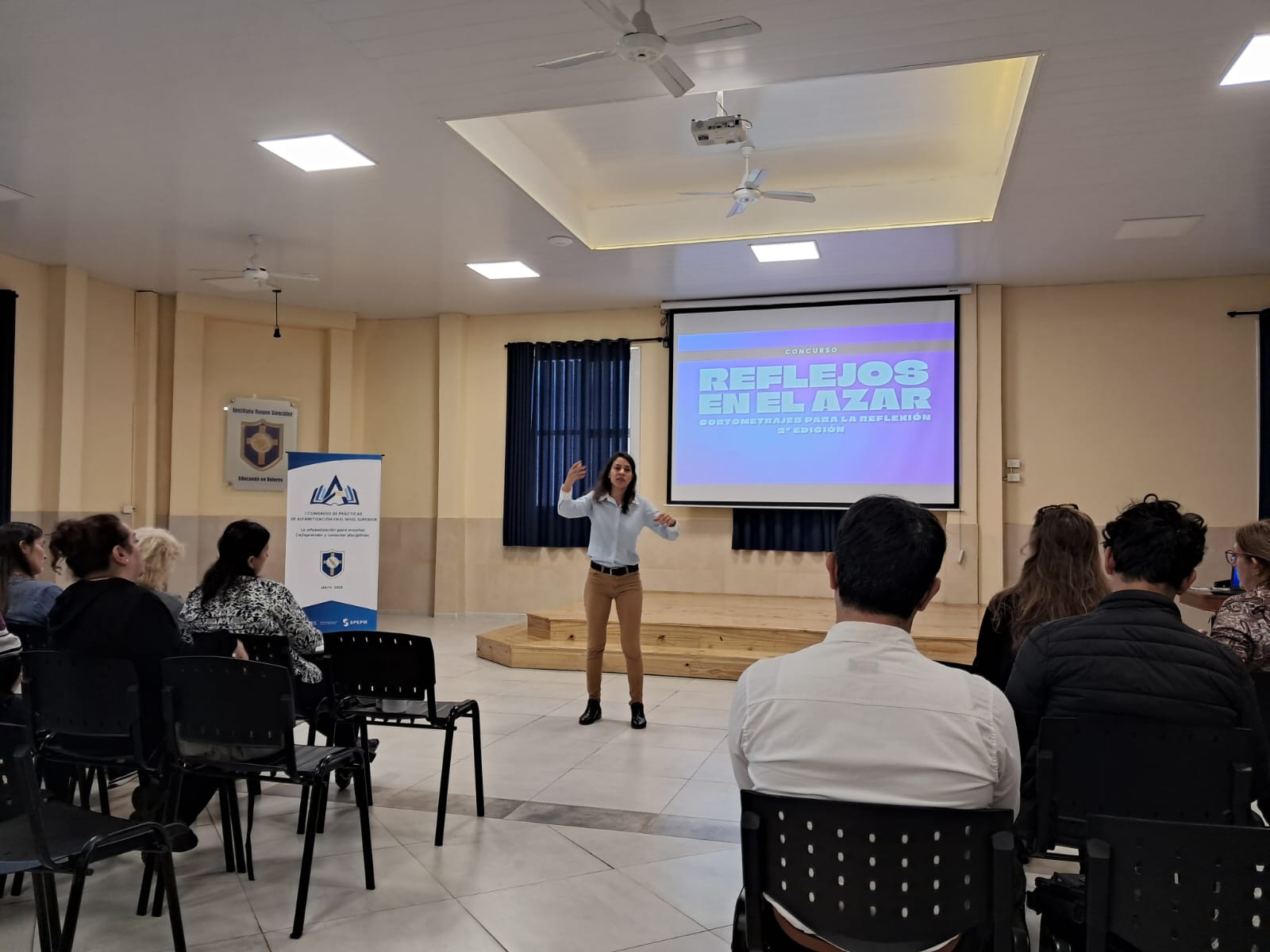 Capacitan a docentes guía del concurso “Reflejos en el azar”