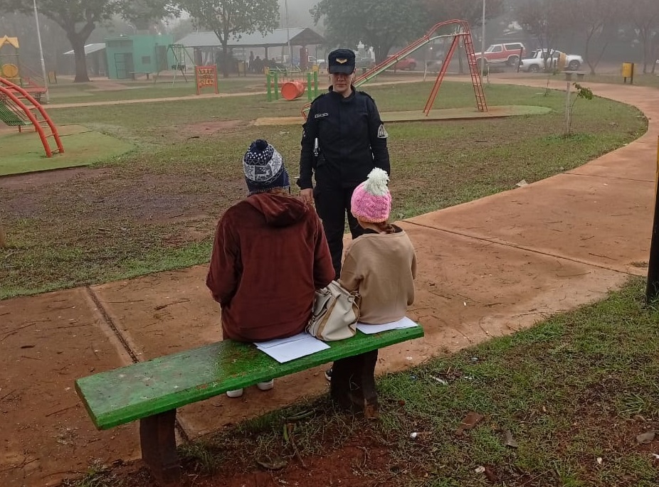 Durmieron dos noches en la plaza: de qué escaparon madre e hija que ya fueron encontradas
