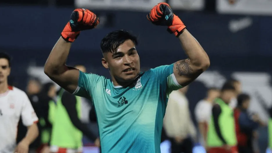 El arquero obereño Sebastián Meza atajó dos penales y fue figura de Huracán en la Copa Argentina