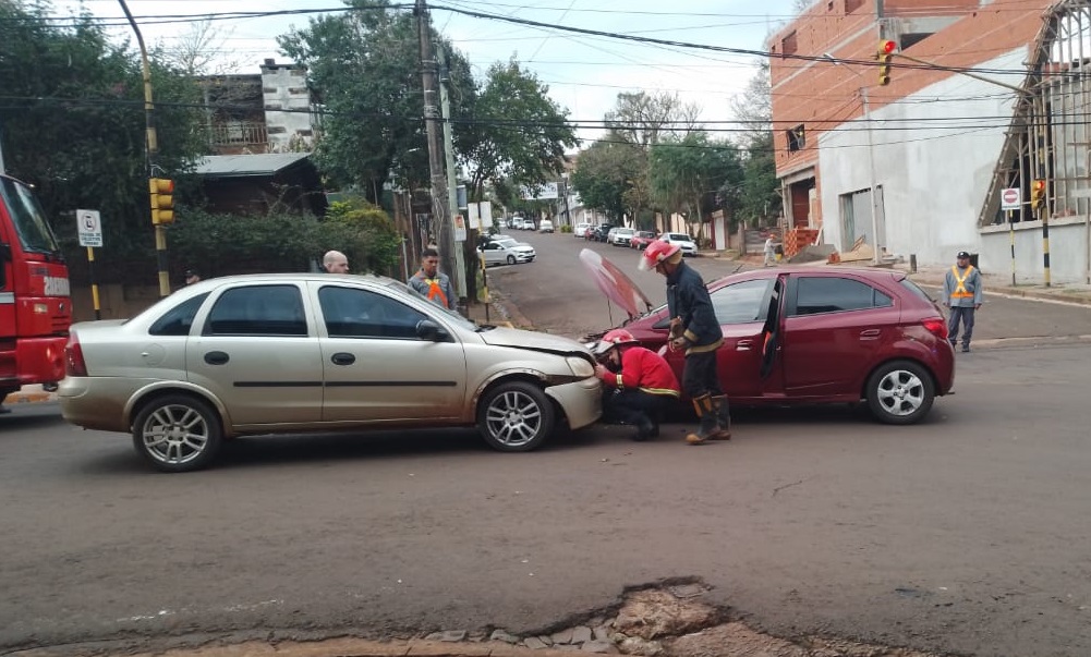 Choque en Tucumán y Piedrabuena