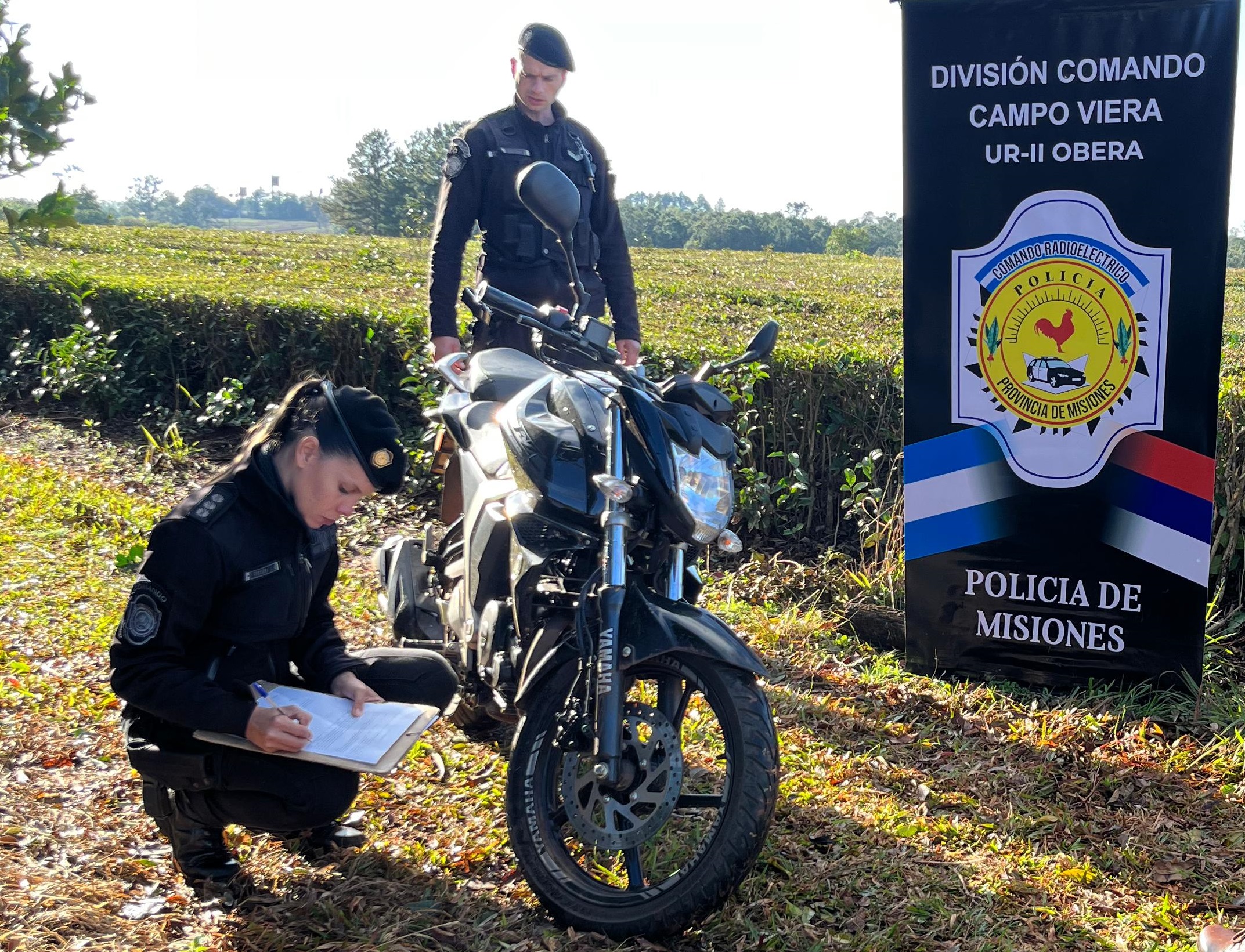 Campo Viera: la policía recuperó una moto y una motosierra y apresó a dos sospechosos