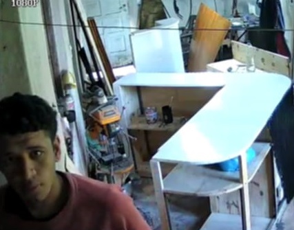 Entró a robar y miró la cámara con total impunidad: viejo conocido de las comisarías obereñas