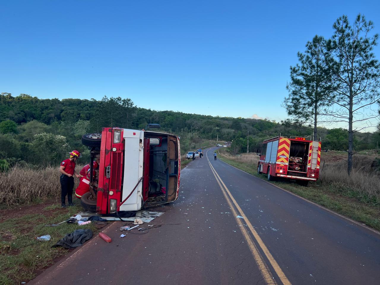 Por lo menos 15 heridos, varios menores, por vuelco de un colectivo en Campo Ramón