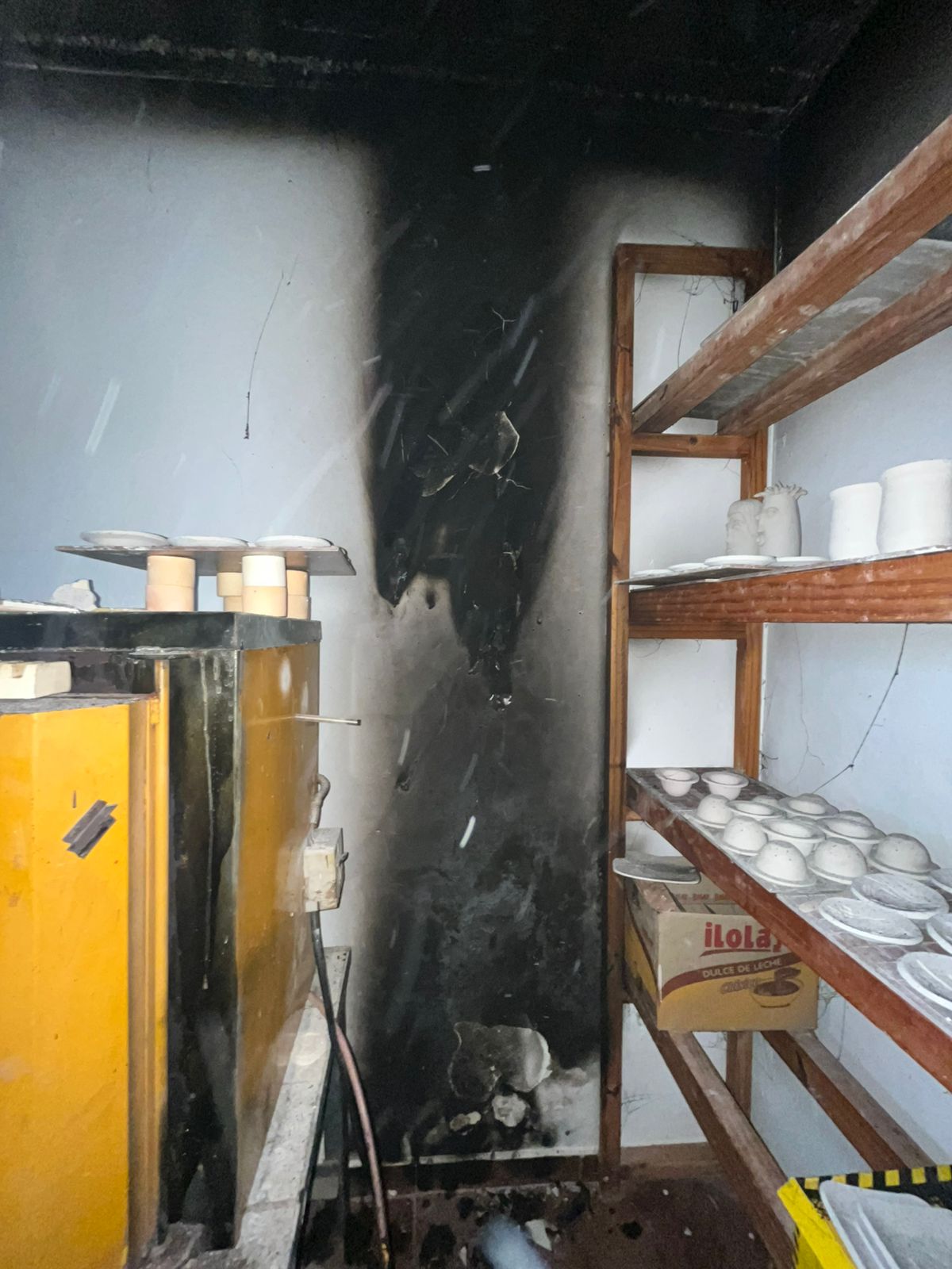 Principio de incendió en un taller de cerámica