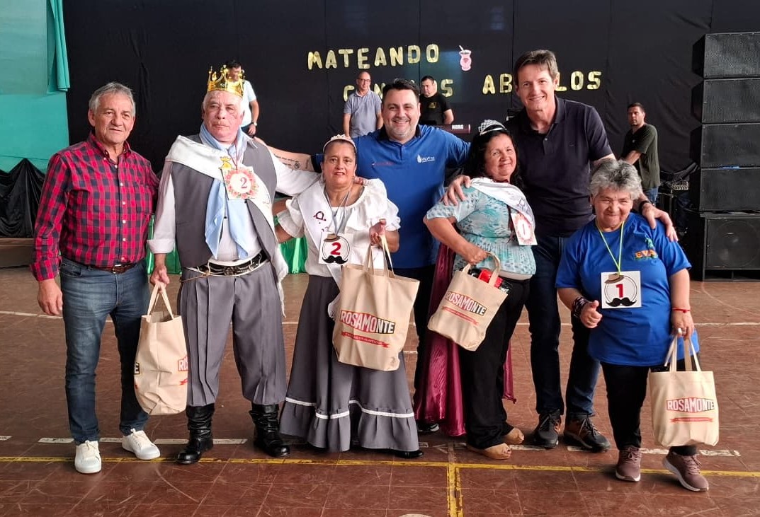 El Mateando brindó una gran fiesta para más de 400 abuelos de Oberá