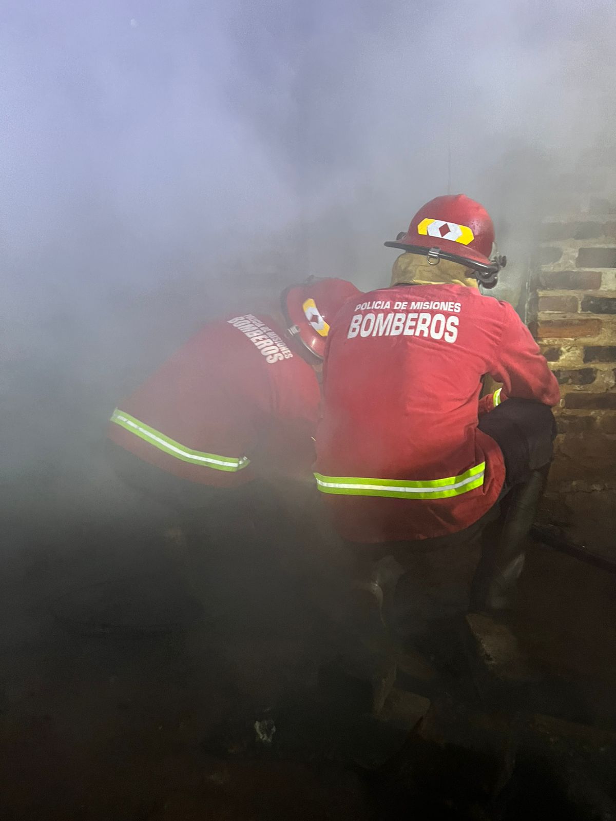 Destrucción total de una casa por incendio en el barrio San José