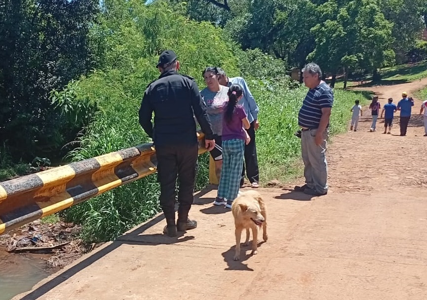 Un joven cayó del puente de calle Orcadas y se rompió una pierna