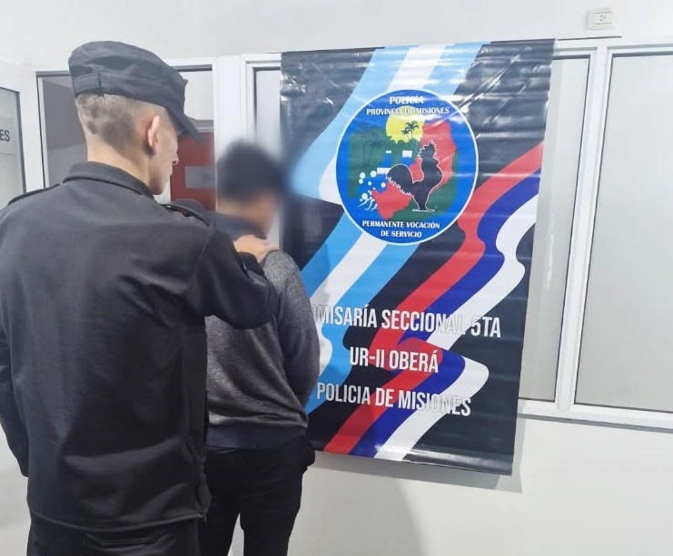 Se tomó una moto Didi y aprovechó para robar un celular en una estación de servicio